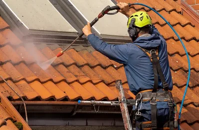 Démoussage et hydrofuge de toiture à Crochte
